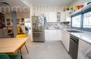 וילה למכירה במעלה אדומים
