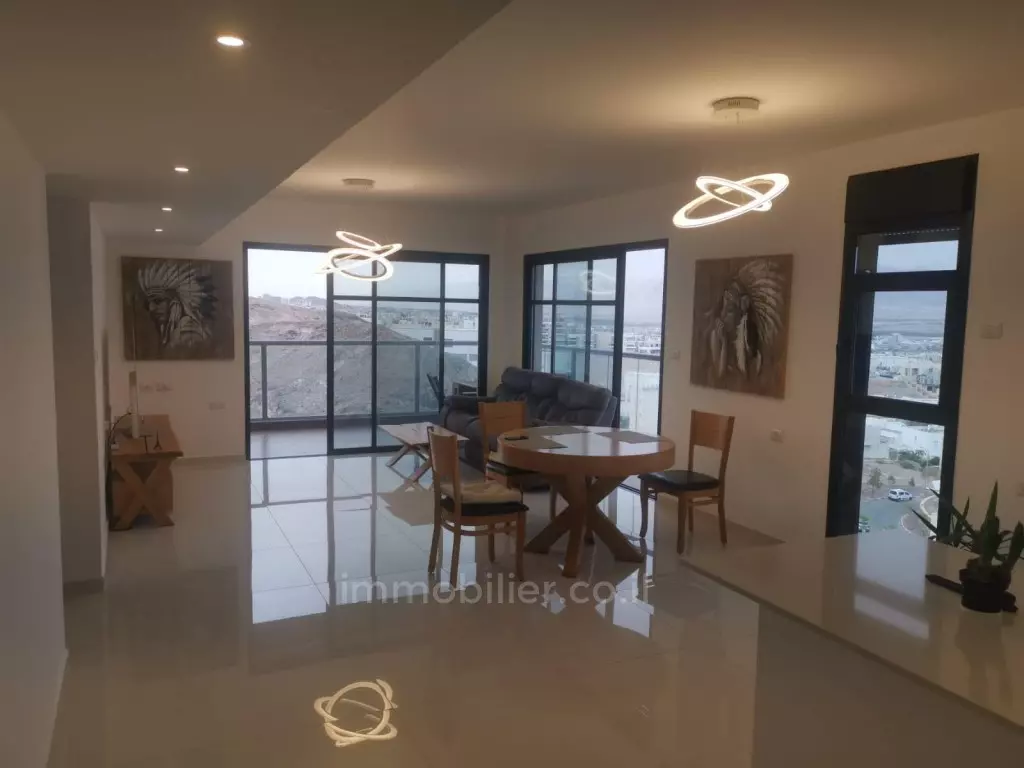 Beautiful apartment with terrace, quiet, in a beautiful building, invested, balcony overlooking the sea, good location, good opportunity, on quiet street, quiet location, high floor with view, luxurious, sea view, not to be missed!, pleasant, well laid out, bright, in a new building, new, spacious