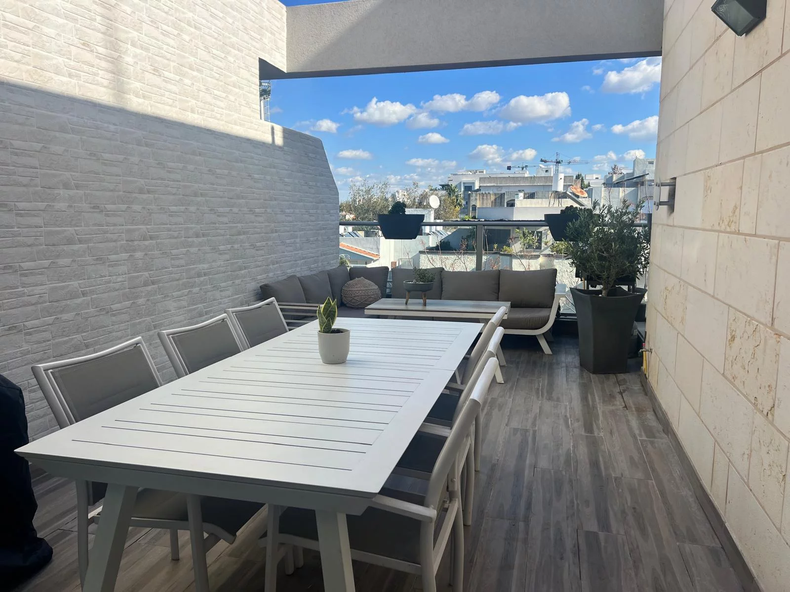 Centre ville . Cachere. Terrasse soucca