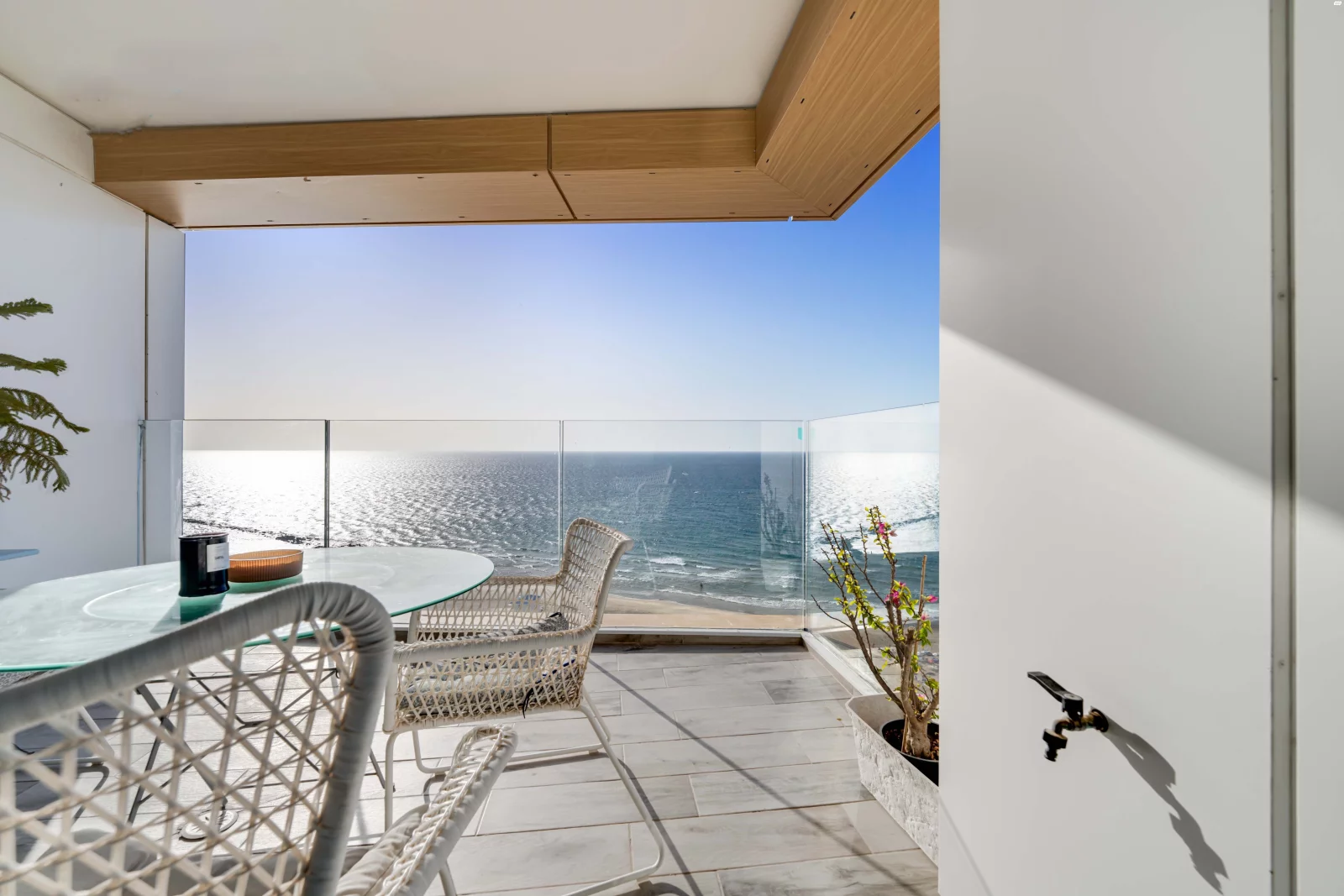 SUPERBE APPARTEMENT EN 1ERE LIGNE DE MER A BAT YAM DANS LA TOUR DREAM TOWER !