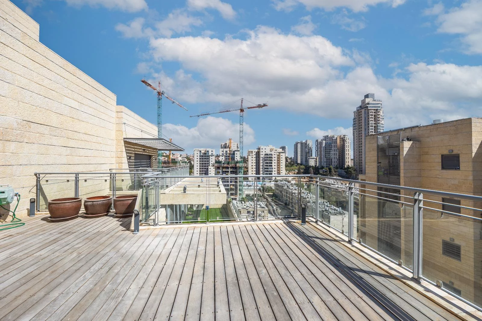 ✨ Appartement de luxe rare – Terrasse géante, parkings privés & prestations haut de gamme