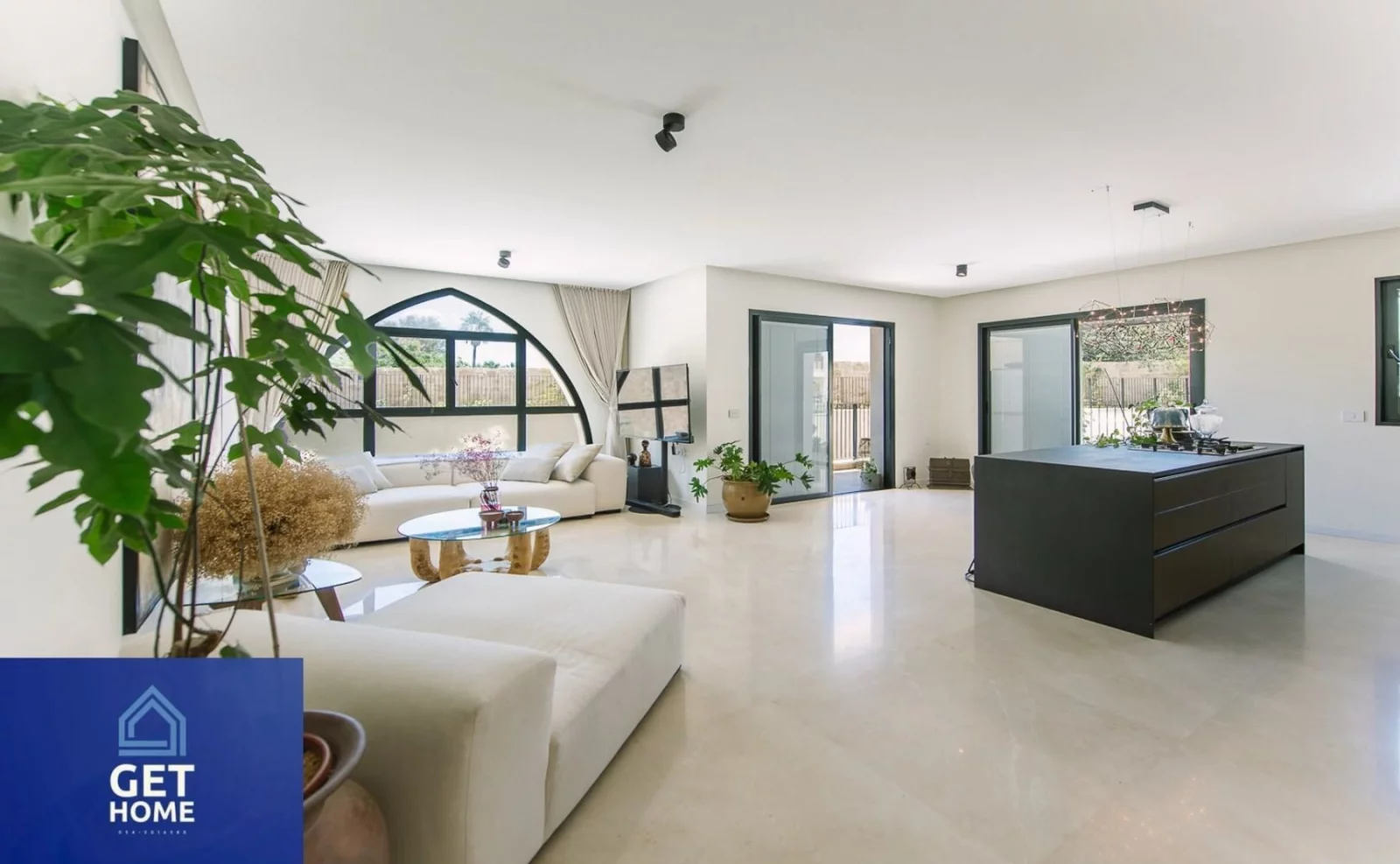 3-room apartment with a 39 m² terrace in Andromeda