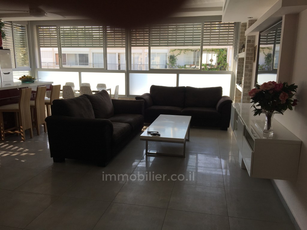 Duplex 4 Rooms Tel Aviv quarter of the sea 255-IBL-610