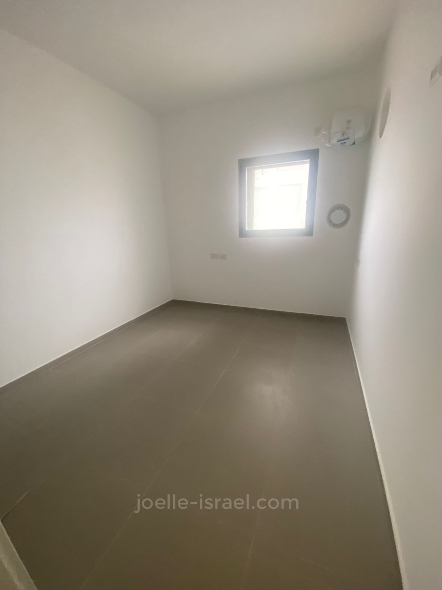 Apartment 5 Rooms Netanya Nat 600 316-IBL-1564