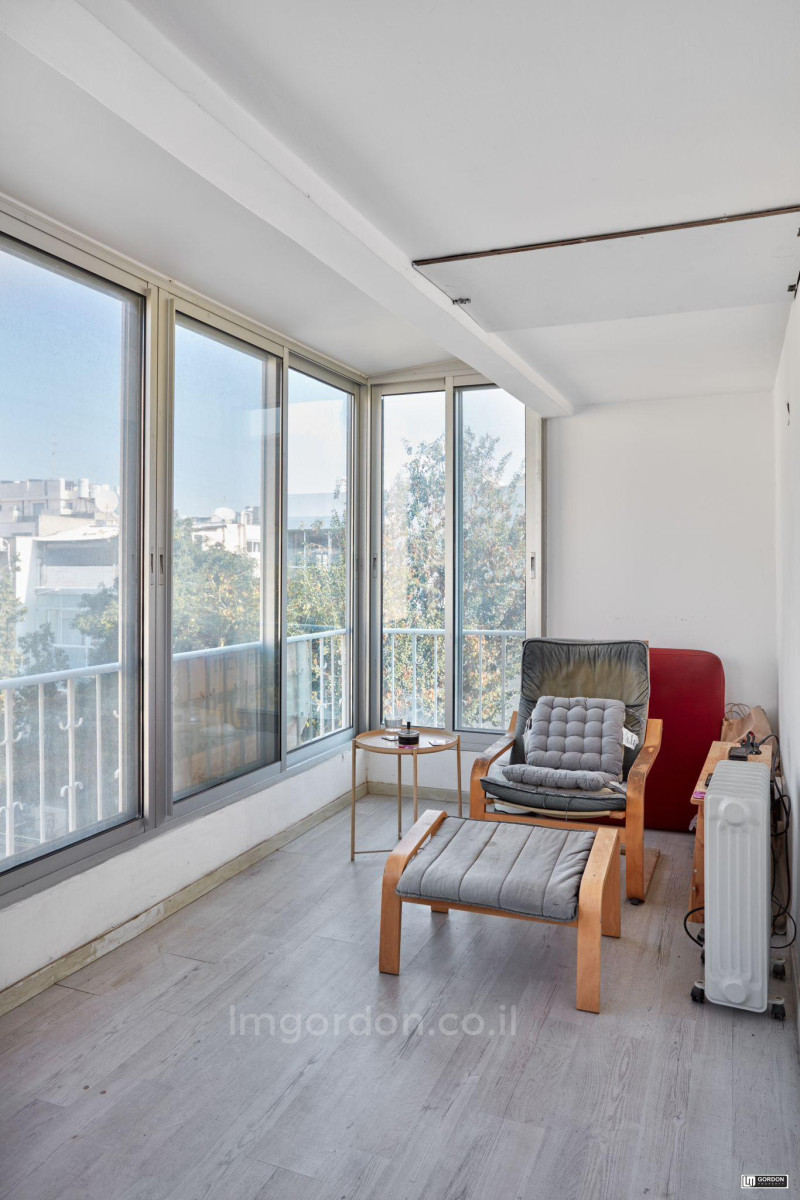 Apartment 2 Rooms Tel Aviv Bazel 357-IBL-1484