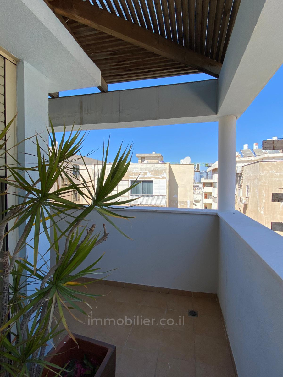 Mini-Penthouse 3.5 Rooms Tel Aviv Lev Tel-Aviv 457-IBL-1185